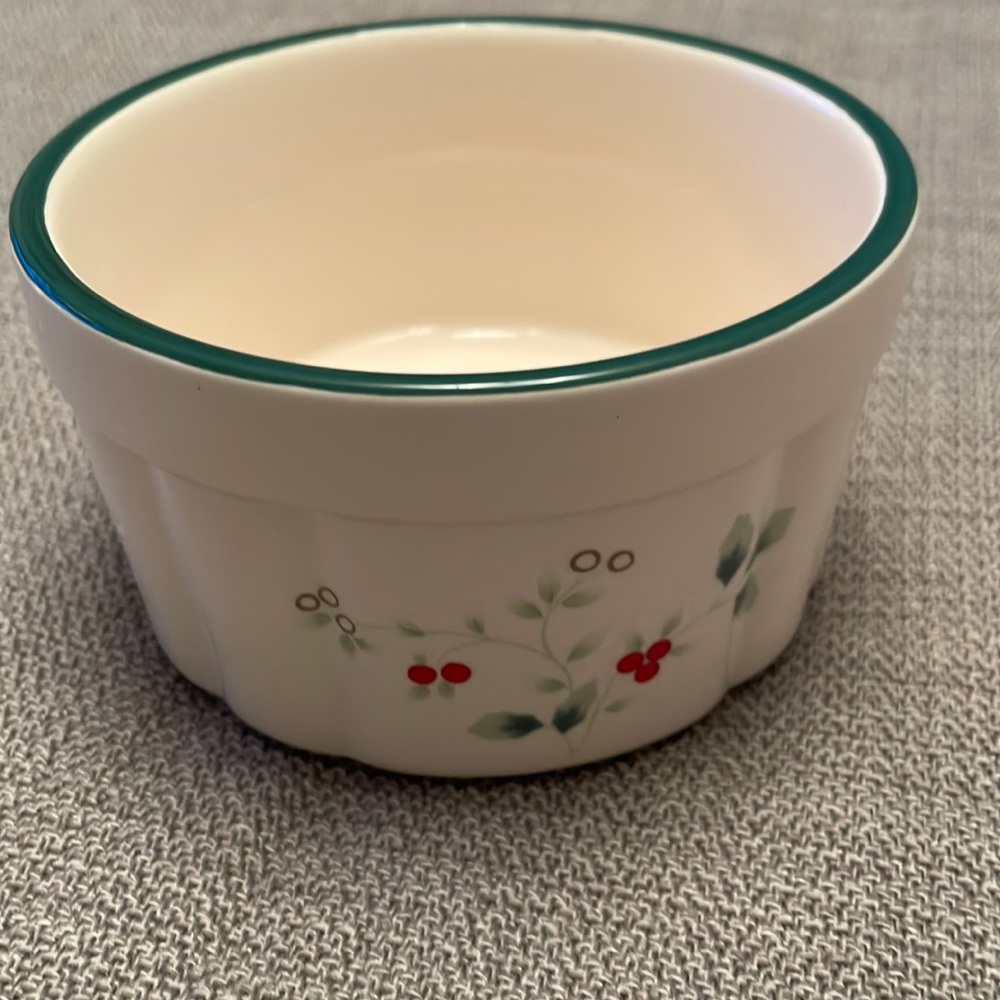 Pfaltzgraff WINTERBERRY Bowl Dip Dish In Excellent Condition